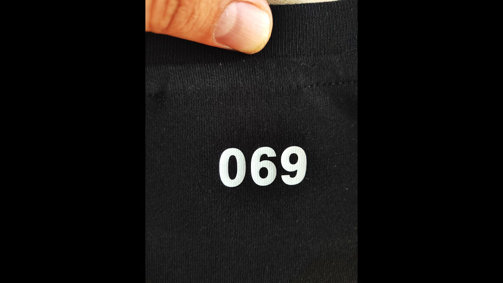 ESSENTIALS: FRANKFURT 069 – CREWNECK BLACK