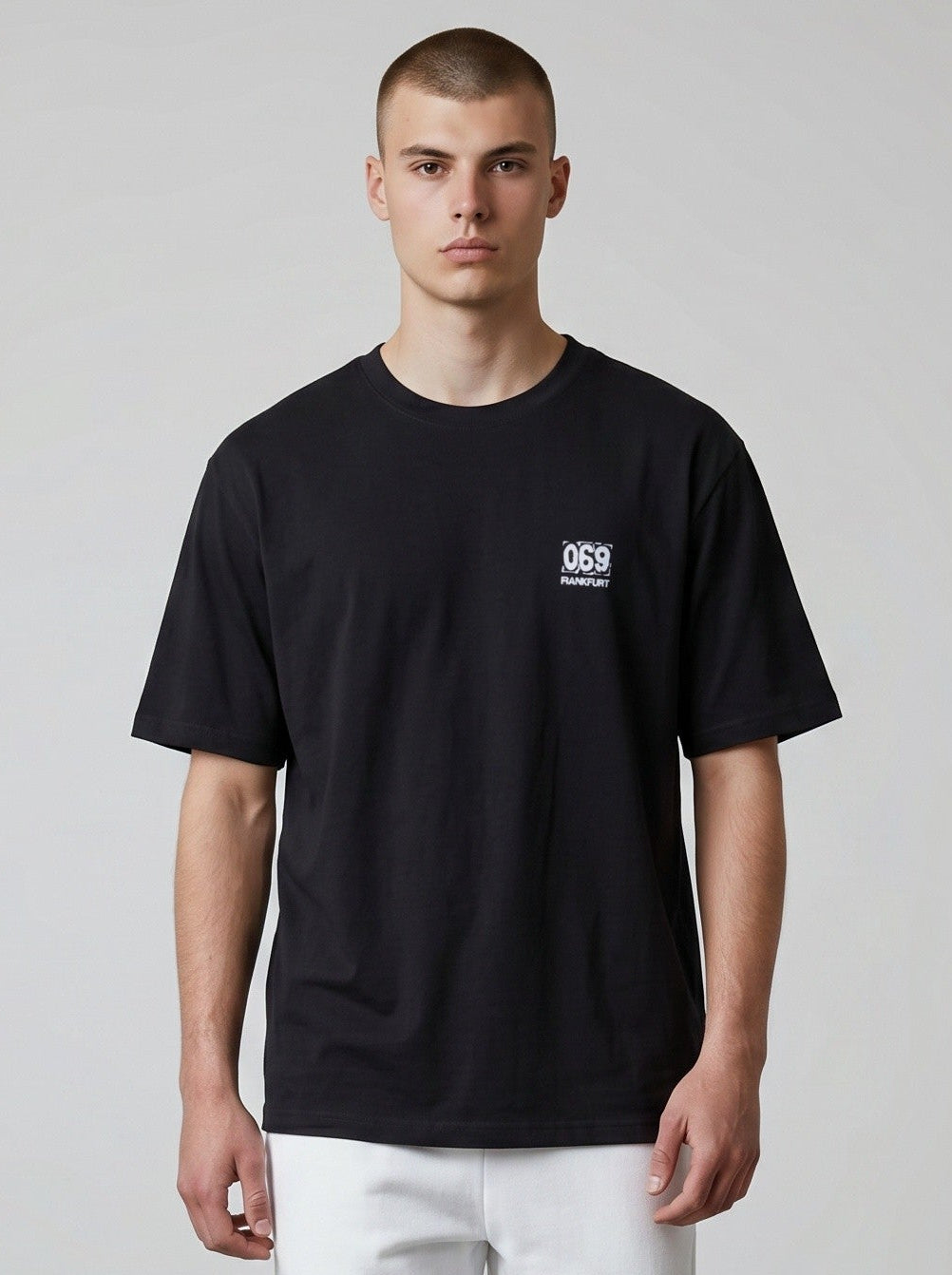 „069“ MINI PRINT T-SHIRT – DEEP BLACK