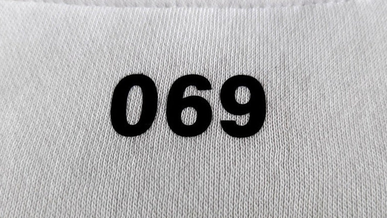 ESSENTIALS: FRANKFURT 069 – CREWNECK WHITE