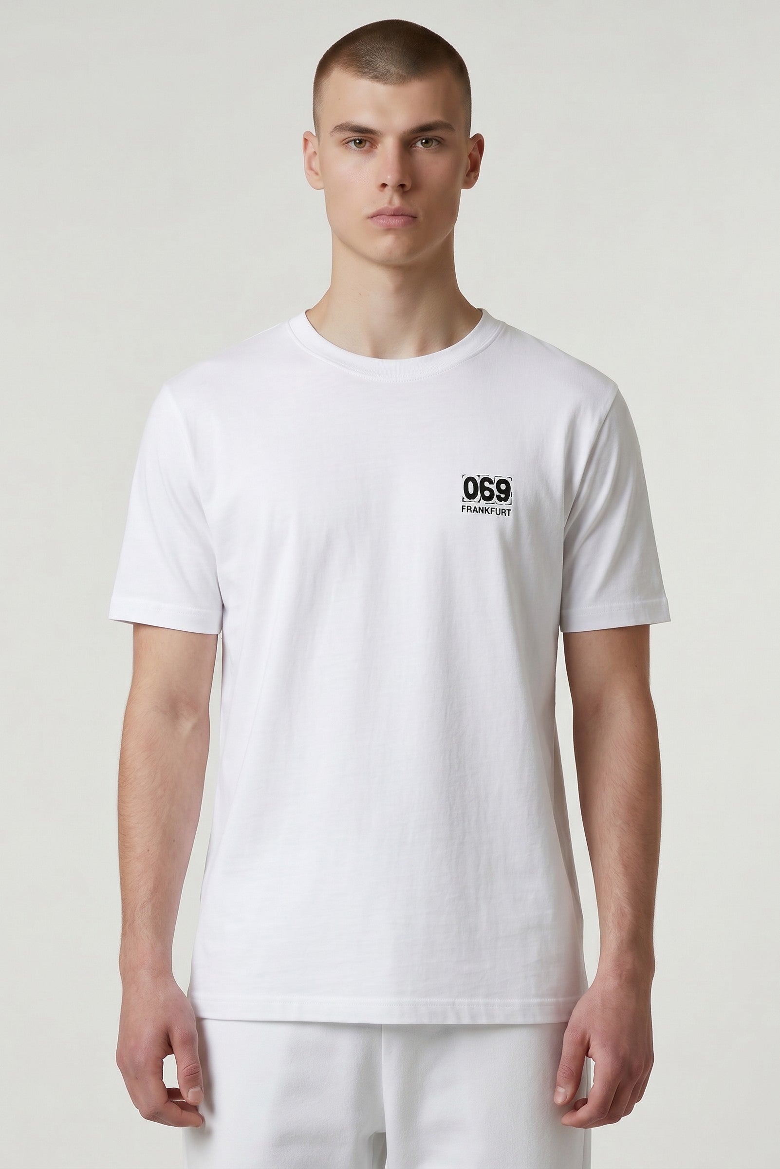 „069“ MINI PRINT T-SHIRT – PURE WHITE