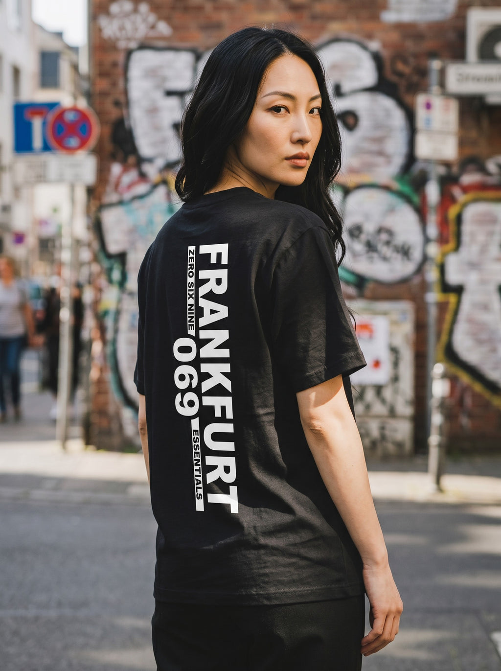 FRANKFURT BACK 069 T-SHIRT – DEEP BLACK