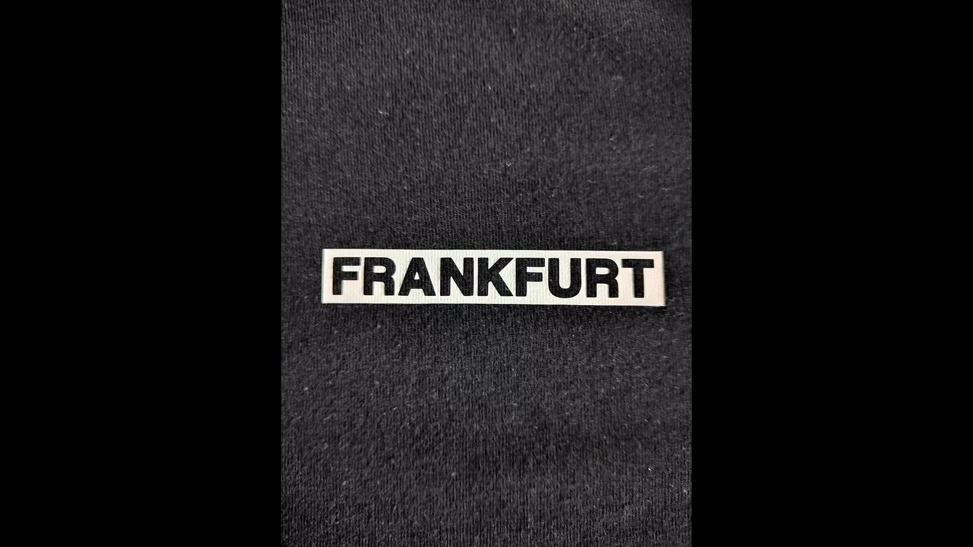 ESSENTIALS: FRANKFURT 069 – CREWNECK BLACK