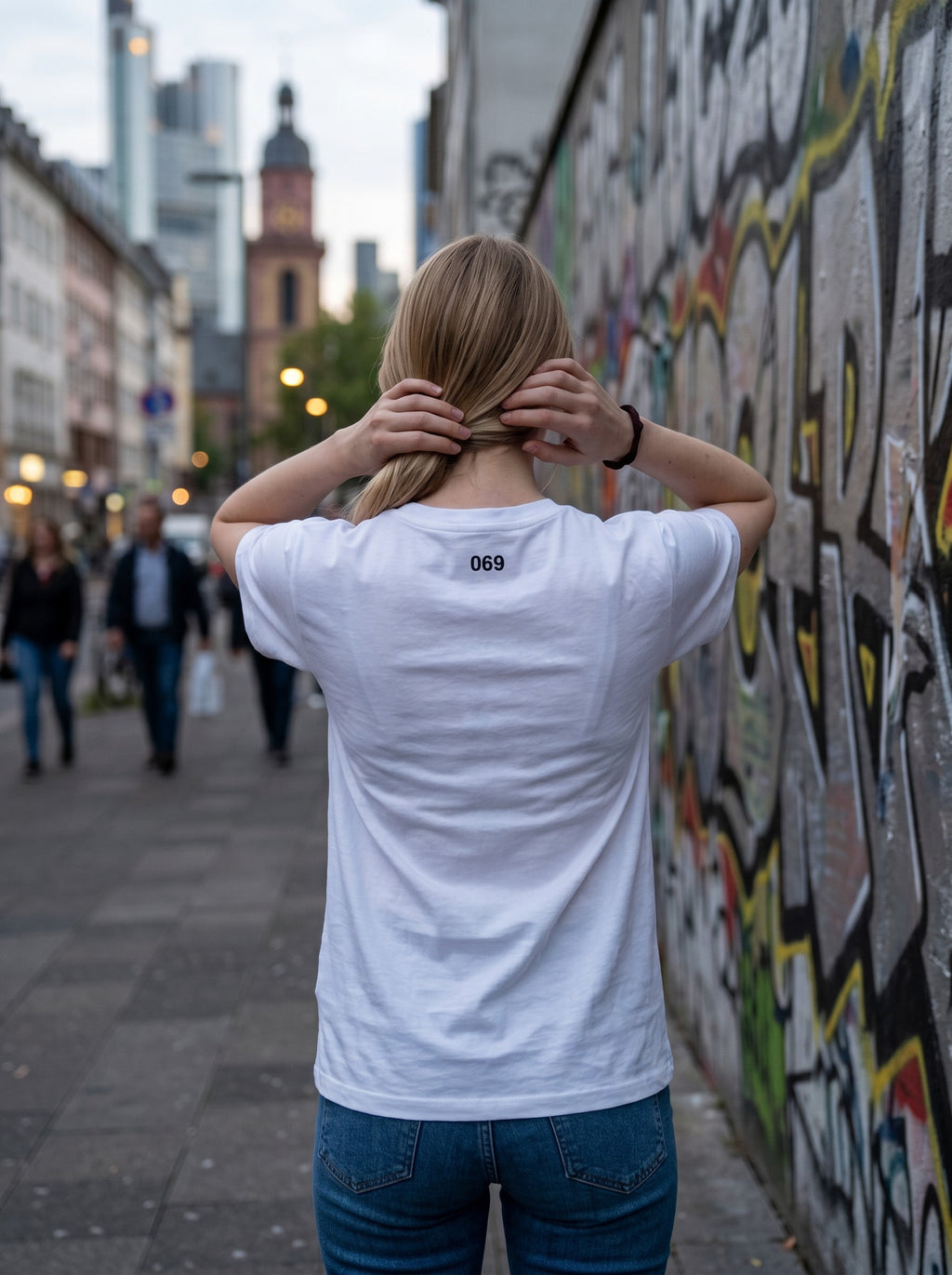 ESSENTIALS: FRANKFURT 069 - PURE WHITE