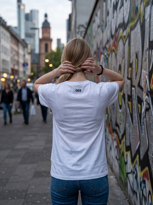 ESSENTIALS: FRANKFURT 069 - PURE WHITE