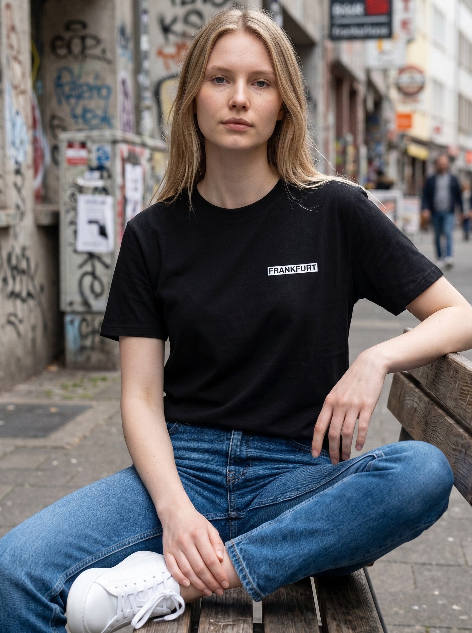 ESSENTIALS: FRANKFURT 069 – DEEP BLACK
