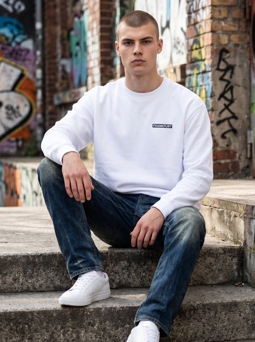 ESSENTIALS: FRANKFURT 069 – CREWNECK WHITE