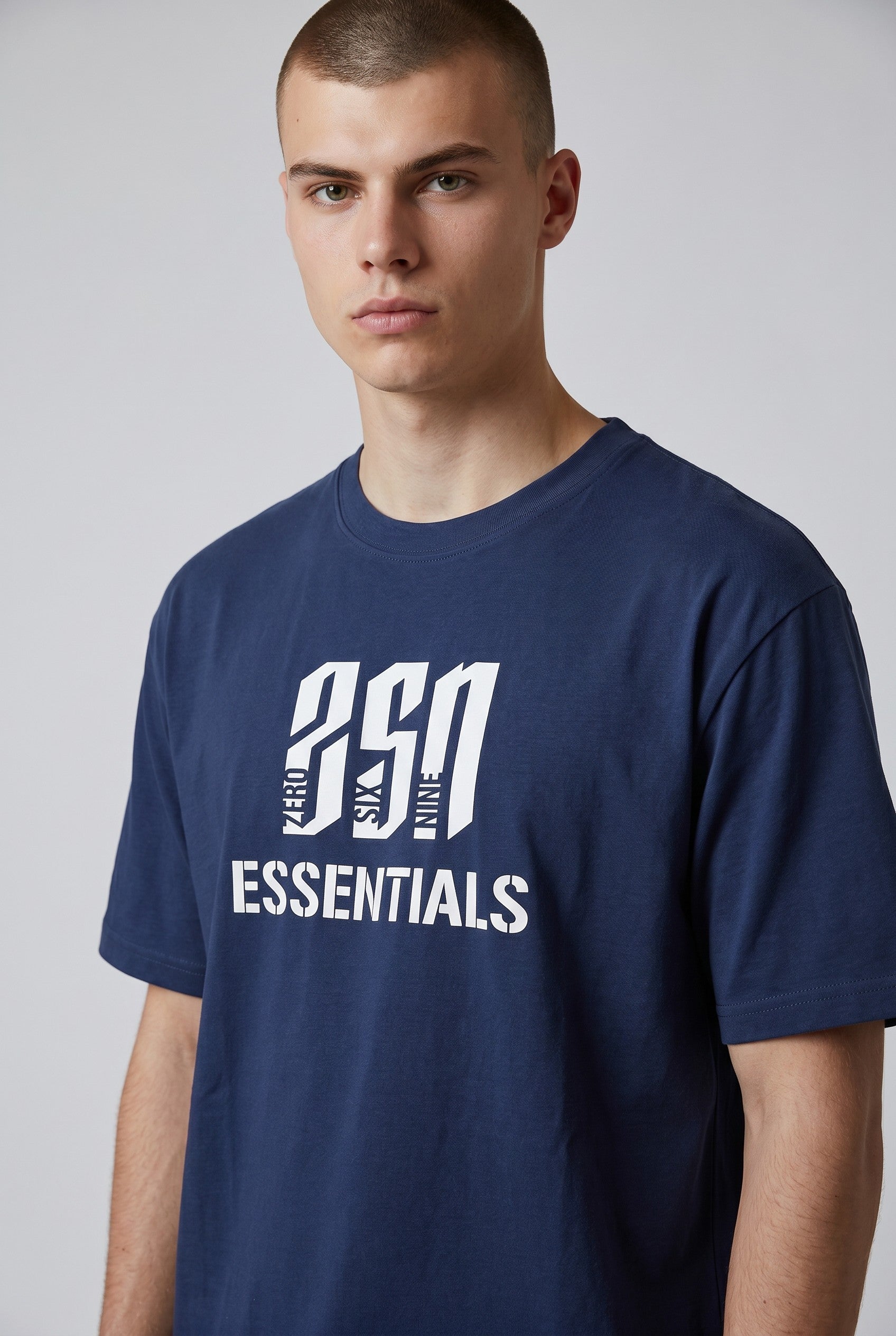 ZSN ESSENTIALS LOGO T-SHIRT – NAVY BLUE